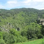 La Roulotte Des Bords De L'ance キャンプ場