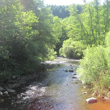 La Roulotte Des Bords De L'ance Campsite *