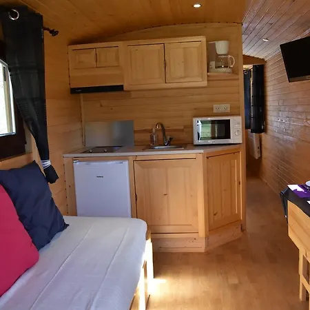 La Roulotte Des Bords De L'ance Campsite *